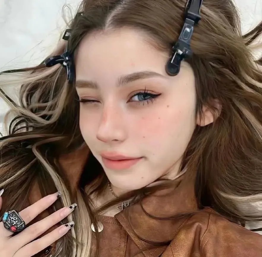 草裙春色